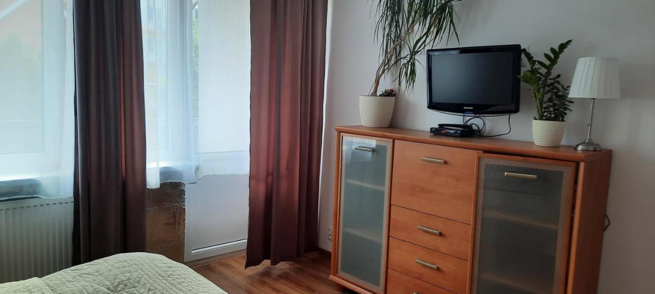 Apartamenty Eka Dom Goscinny 350M Do Plazy Ревал Екстериор снимка